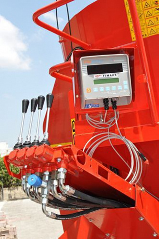 Вертикальный кормосмеситель Fimax FMV 8S (FMV 8F) 